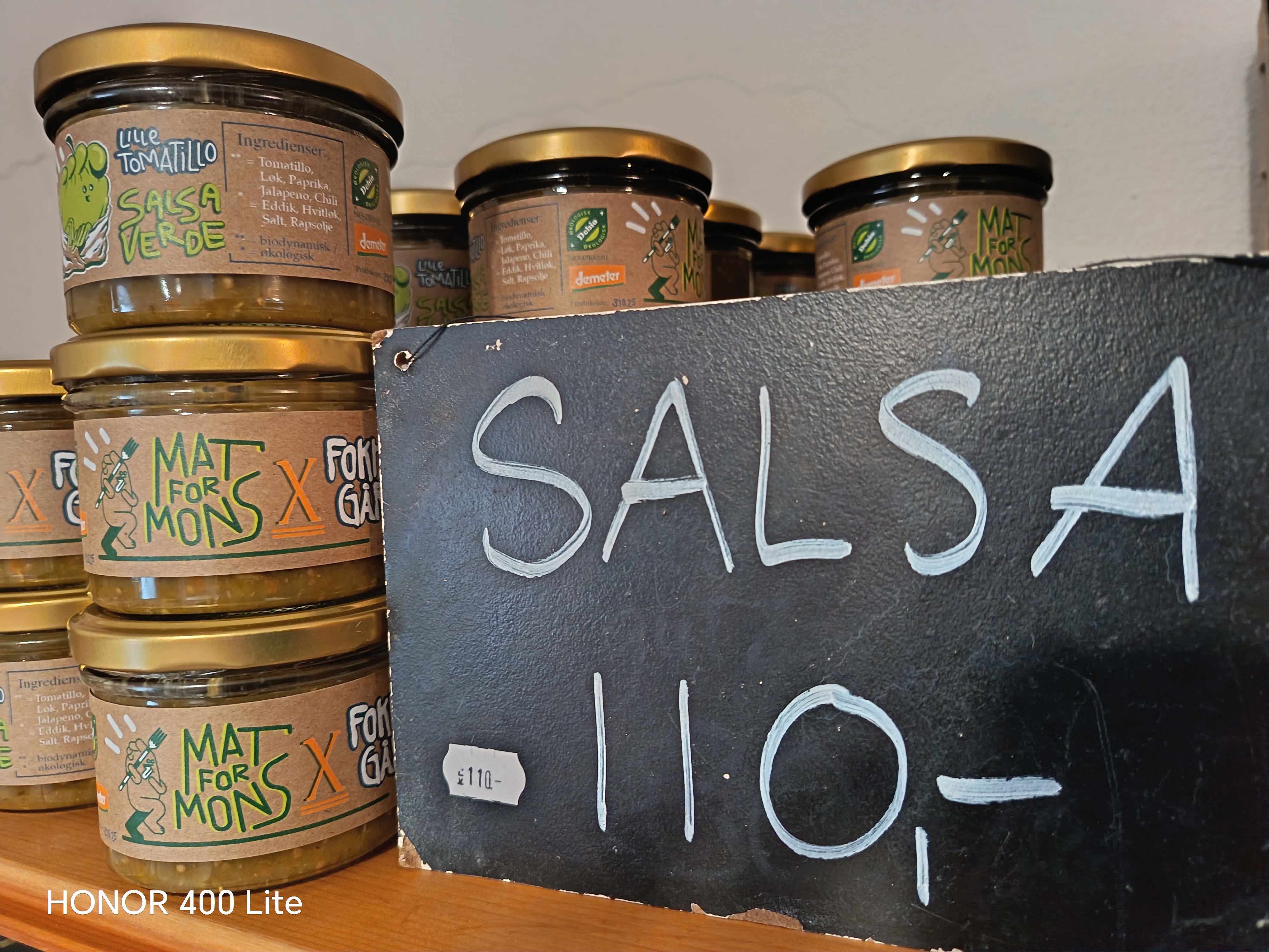 Salsa av tomatillo, løk, paprika, jalapeño, chili, hvitløk